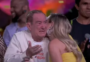 Renato Aragão se emociona em homenagem nos 40 anos do Criança Esperança